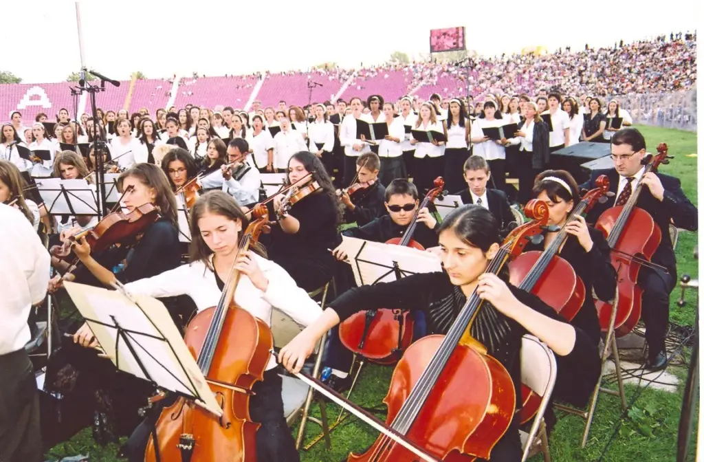 Orchestra Bisericii Elim la evanghelizarea cu Reinhard Bonnke pe Stadionul Dan Păltinișanu, 2006