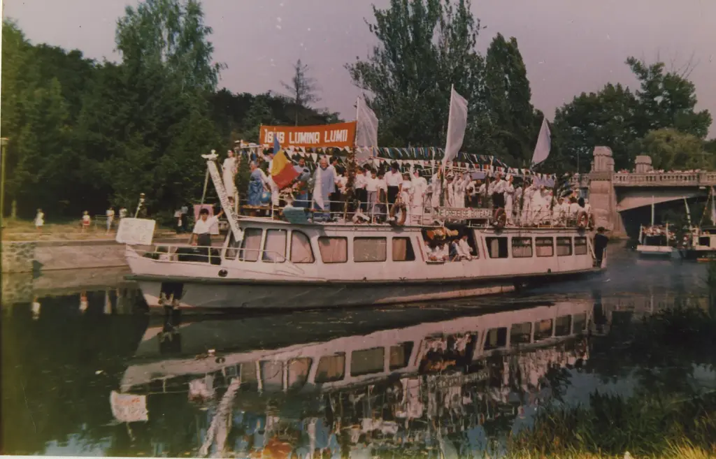 Botez nou-testamentar organizat de Biserica Elim, din arhiva anilor '90
