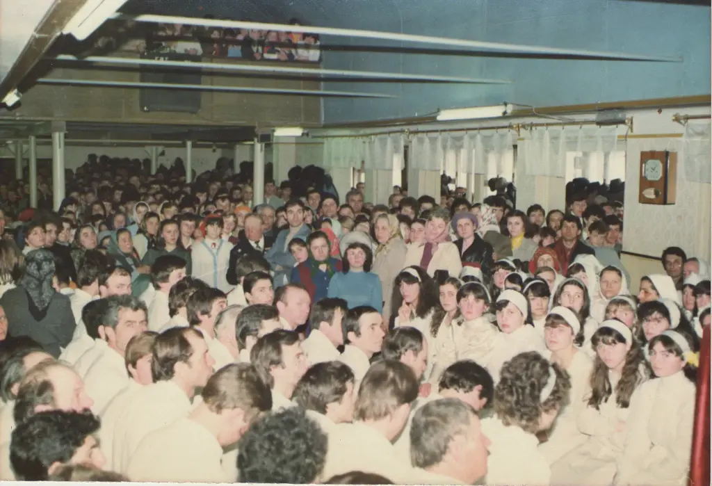 Botez nou-testamentar organizat de Biserica Elim, din arhiva anilor '90