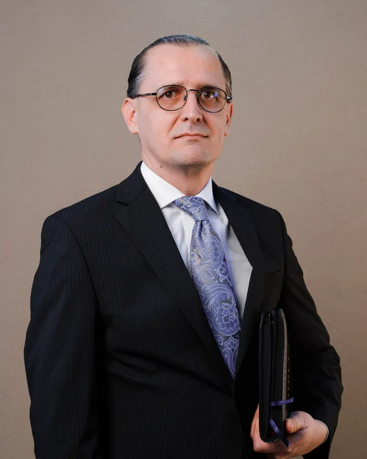 Adrian Stupar, Pastor asistent
