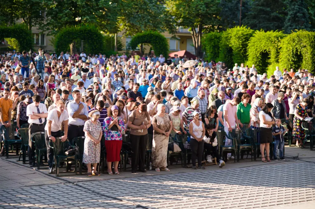 Serviciu divin de Rusalii organizat de Biserica Elim în Amfiteatrul din Parcul Rozelor, Timișoara