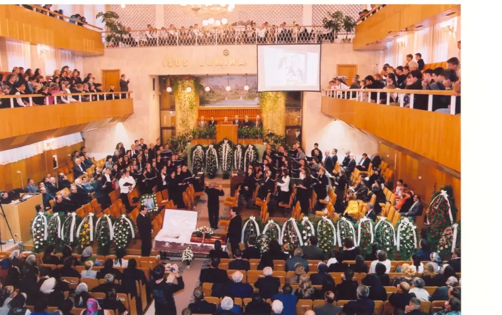 Serviciul de înmormântare al pastorului Teodor Codreanu, Biserica Elim, septembrie 2004