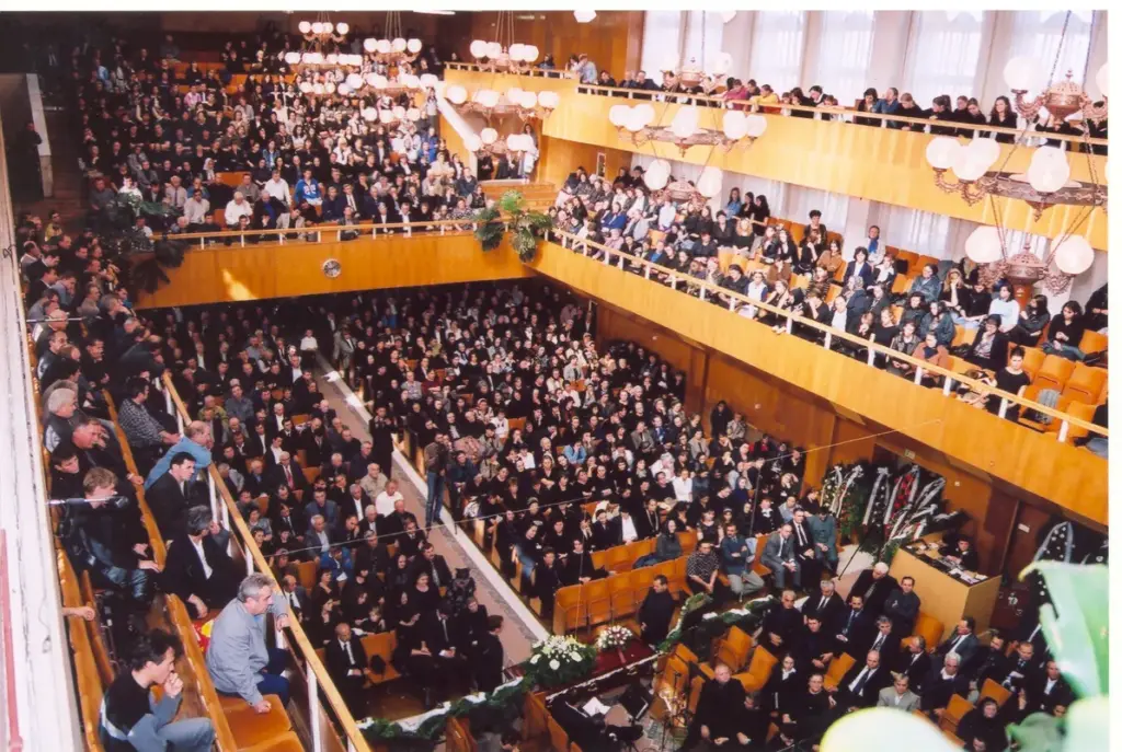 Serviciul de înmormântare al pastorului Teodor Codreanu, Biserica Elim, septembrie 2004