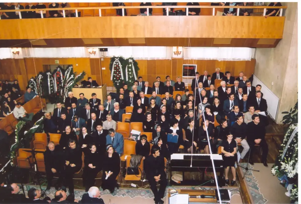Serviciul de înmormântare al pastorului Teodor Codreanu, Biserica Elim, septembrie 2004
