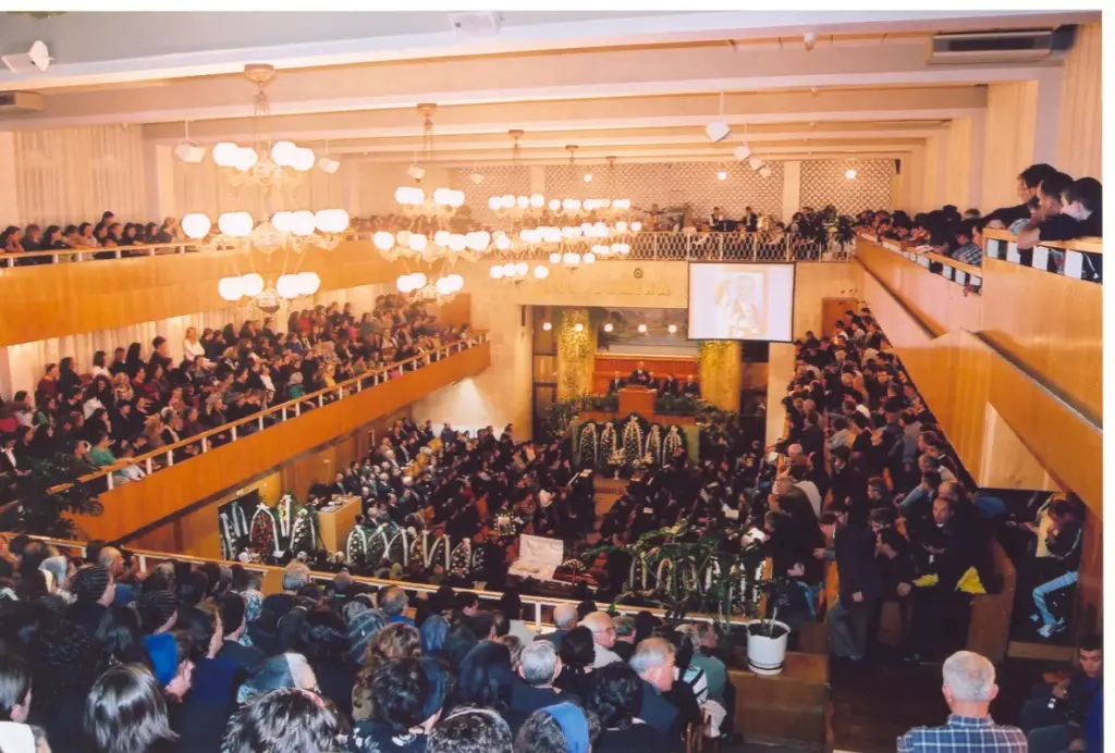 Serviciul de înmormântare al pastorului Teodor Codreanu, Biserica Elim, septembrie 2004