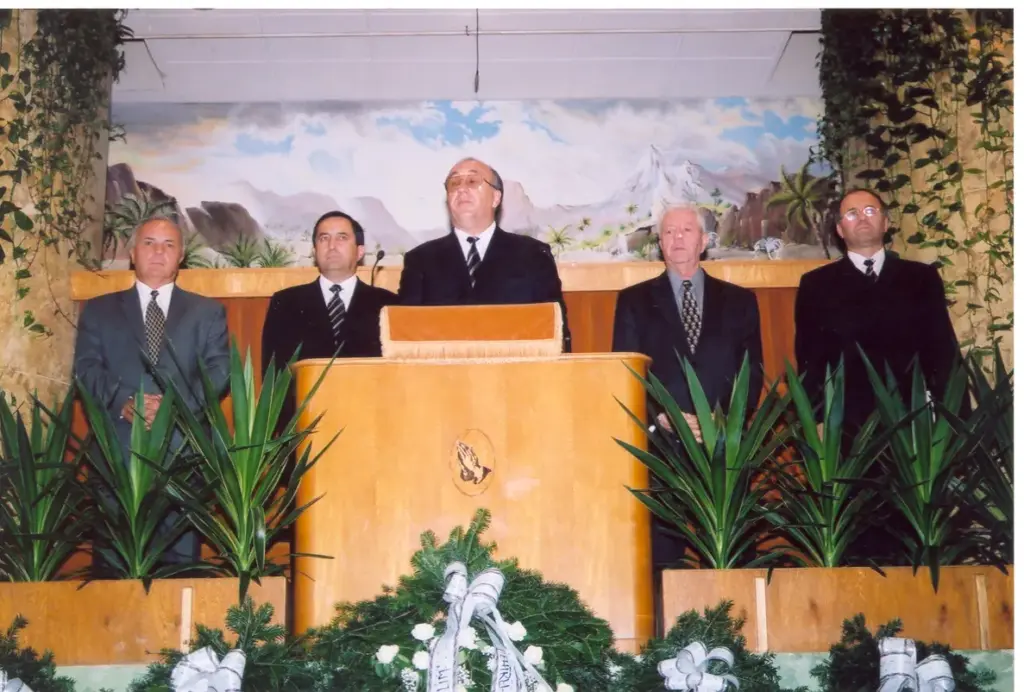 Serviciul de înmormântare al pastorului Teodor Codreanu, Biserica Elim, septembrie 2004