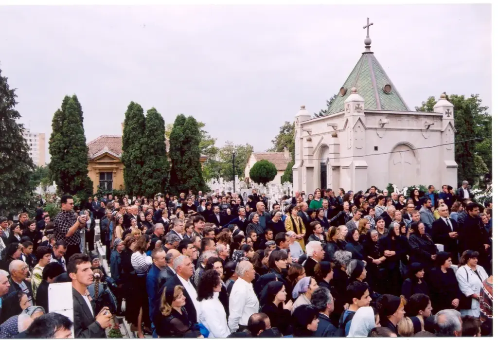 Serviciul de înmormântare al pastorului Teodor Codreanu, Biserica Elim, septembrie 2004