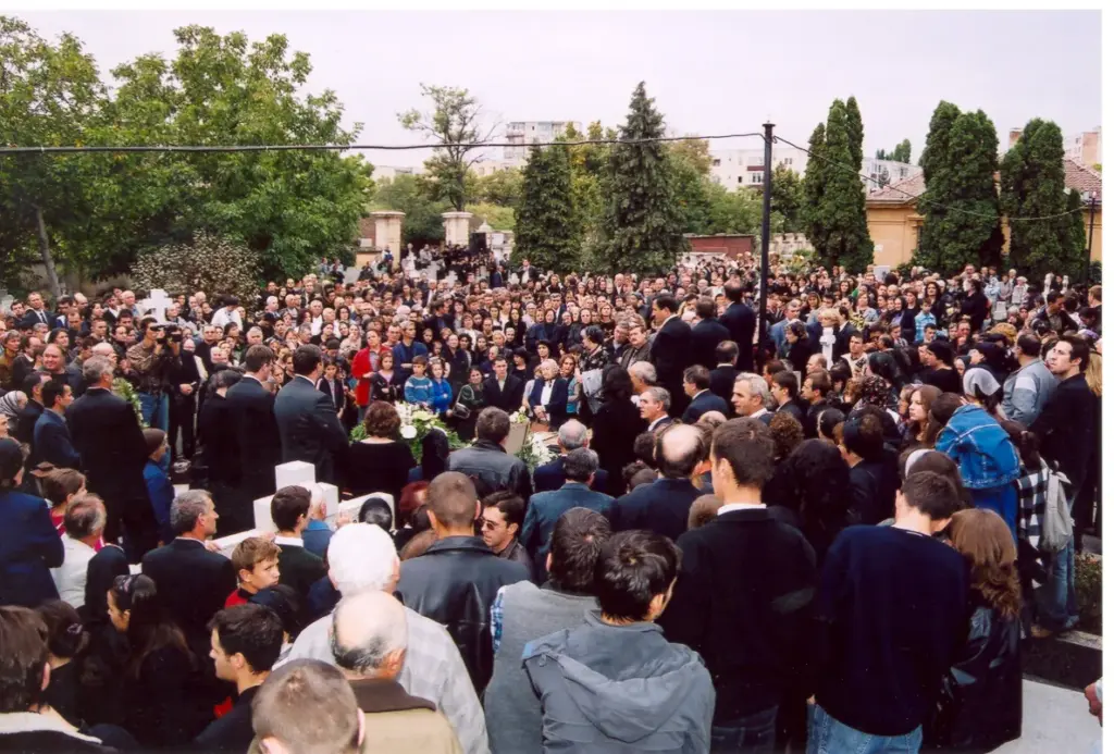 Serviciul de înmormântare al pastorului Teodor Codreanu, Biserica Elim, septembrie 2004